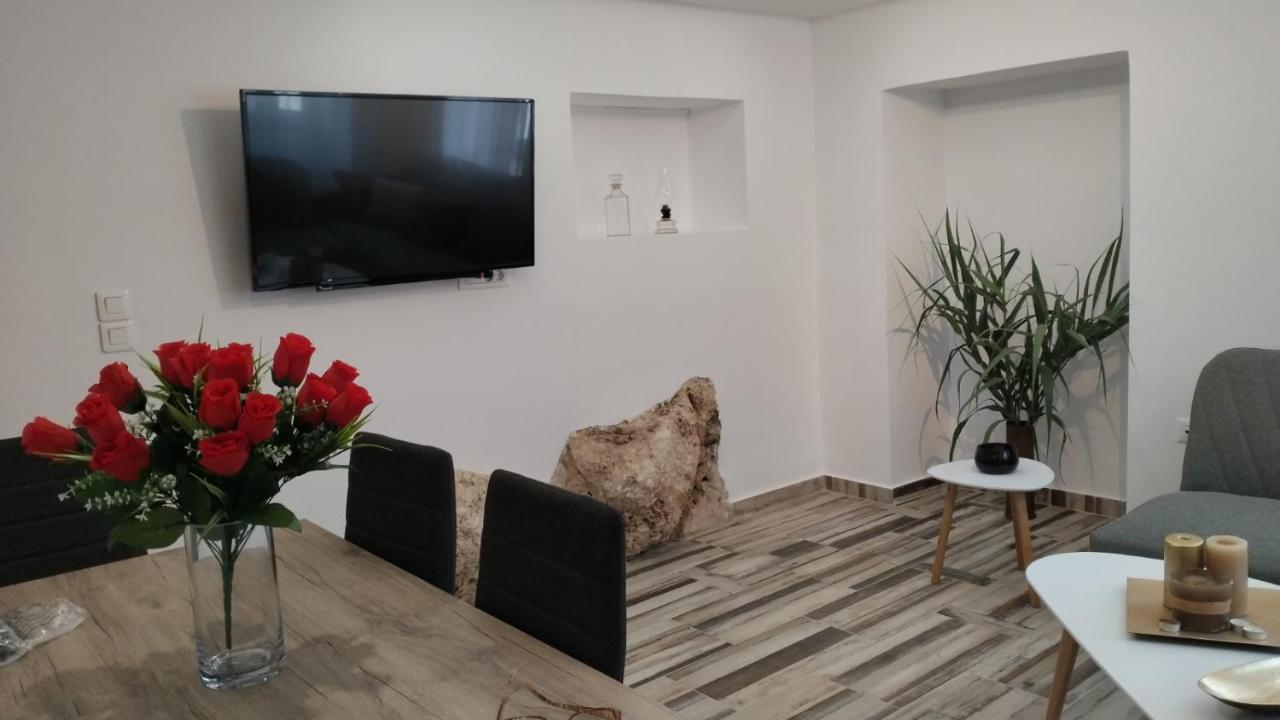 Vikou House Villa Gyri ภายนอก รูปภาพ