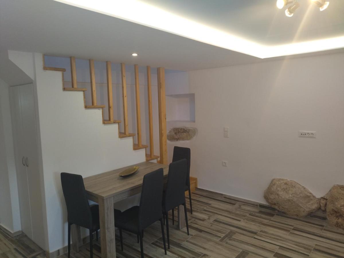 Vikou House Villa Gyri ภายนอก รูปภาพ