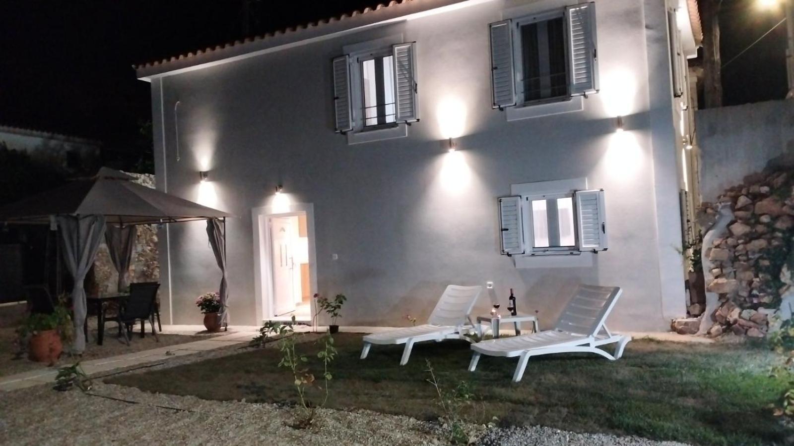 Vikou House Villa Gyri ภายนอก รูปภาพ