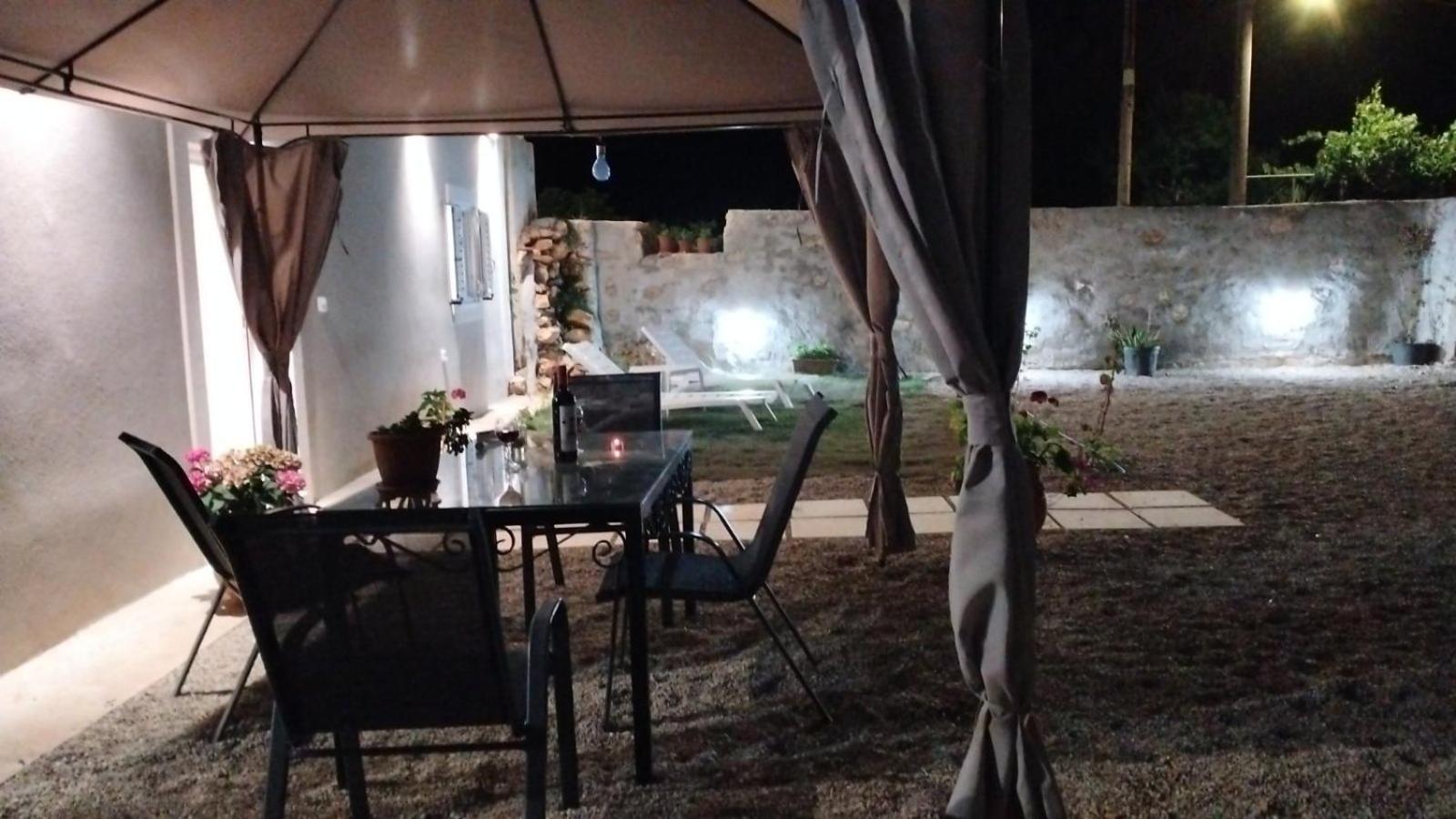 Vikou House Villa Gyri ภายนอก รูปภาพ